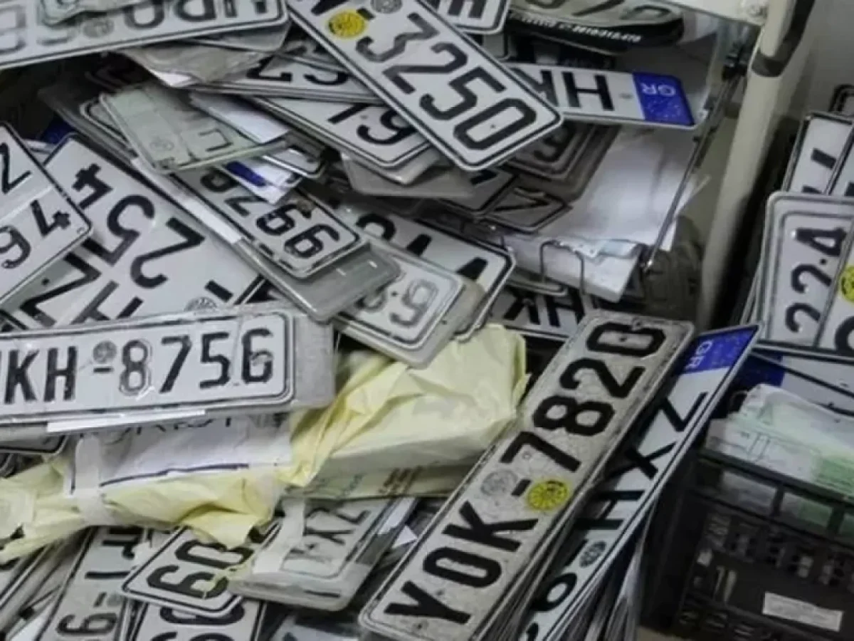 Σκάνδαλο πλαστογραφιών σε μεταβιβάσεις οχημάτων: Ελεύθερη με όρους 64χρονη – Έρευνες προς πάσα κατεύθυνση