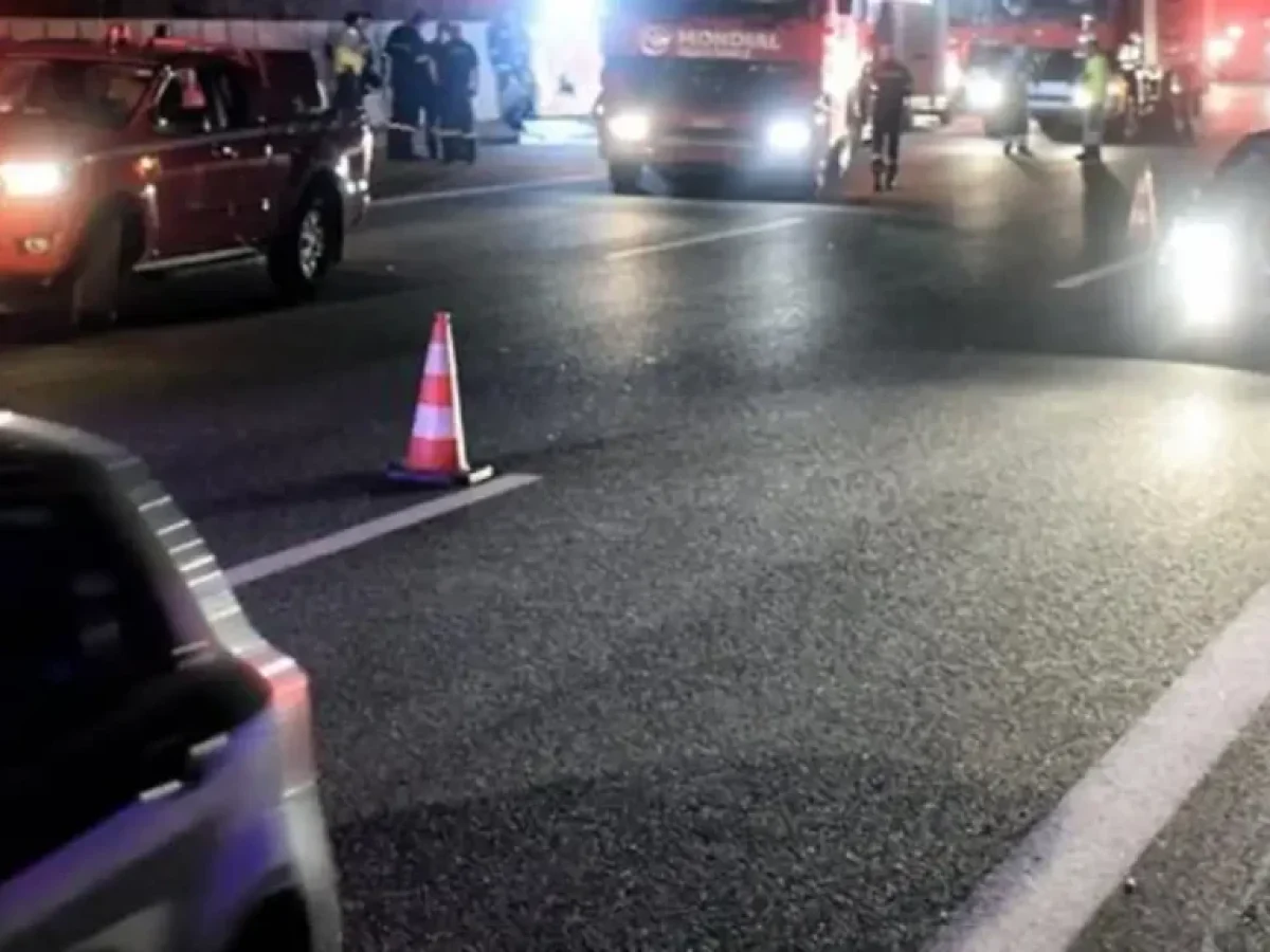 Σκαραμαγκάς: Τροχαίο με λεωφορείο και ΙΧ – Ντεραπάρισε αυτοκίνητο – Μπλόκαρε το ρεύμα προς Αθήνα