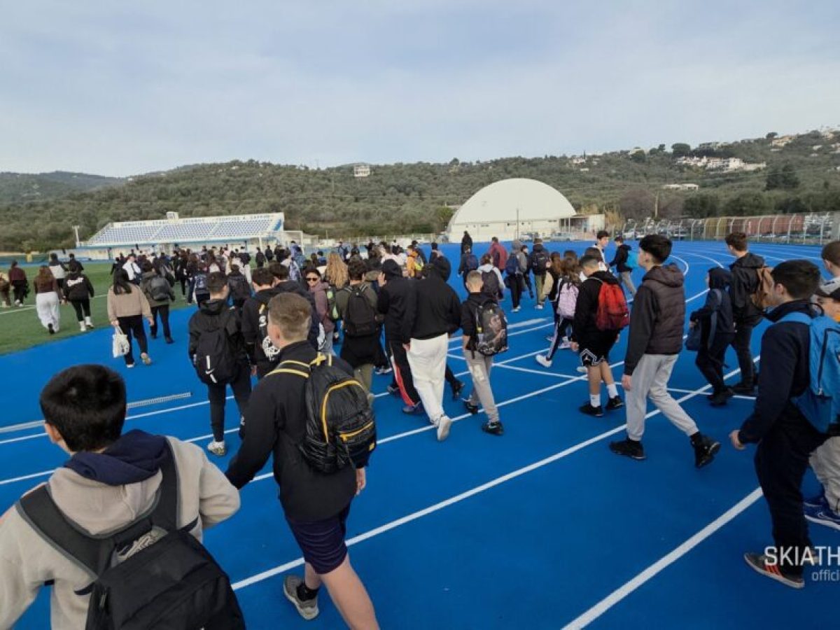 Σκιάθος: Νέα εποχή για τον αθλητισμό – Εγκαινιάστηκε ο νέο συνθετικός τάπητας στίβου