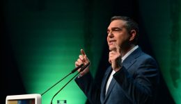 skliri-epithesi-tsipra-se-mitsotaki
