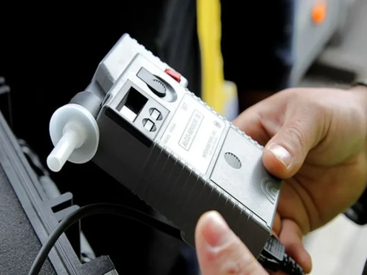 Σοκ στο κέντρο της Αθήνας: Μεθυσμένος μπασκετμπολίστας εισέβαλε με αυτοκίνητο στις σιδηροδρομικές γραμμές