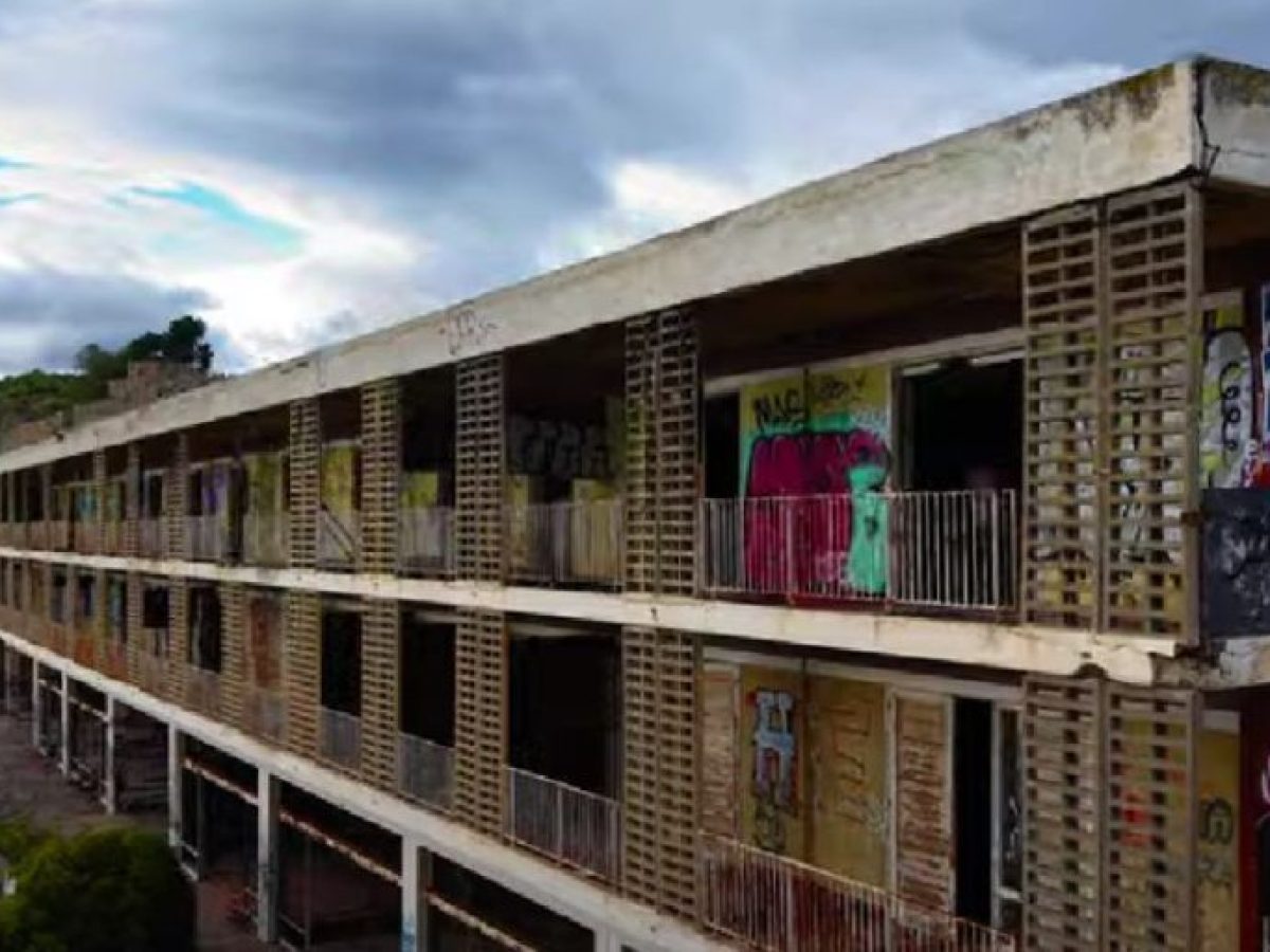 Σοκ στο Ναύπλιο: Πτώση μαθήτριας στο παλιό Ξενία – Νοσηλεύεται στην Αθήνα