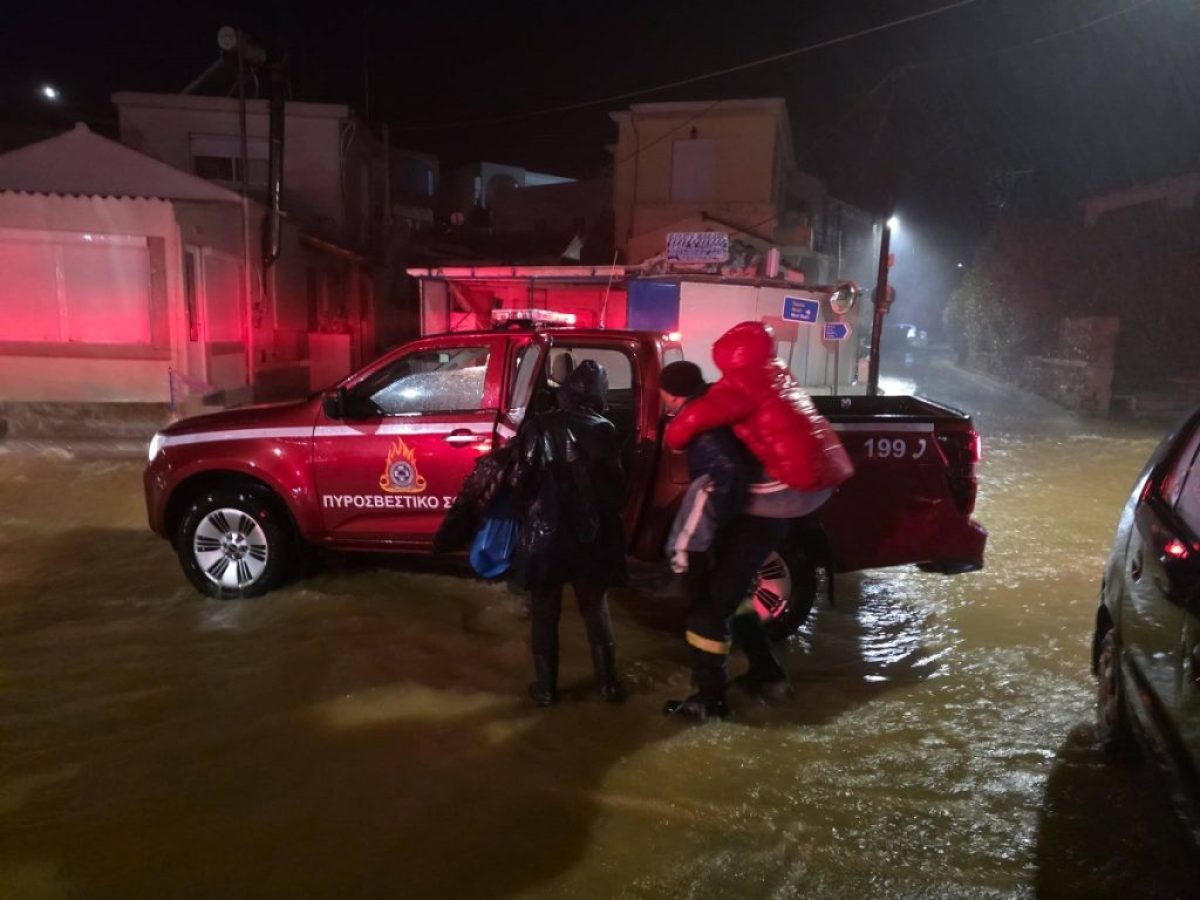 Σοβαρά προβλήματα από τη βραδινή έντονη βροχόπτωση σε Δημοτική Ενότητα Αγίου Μηνά