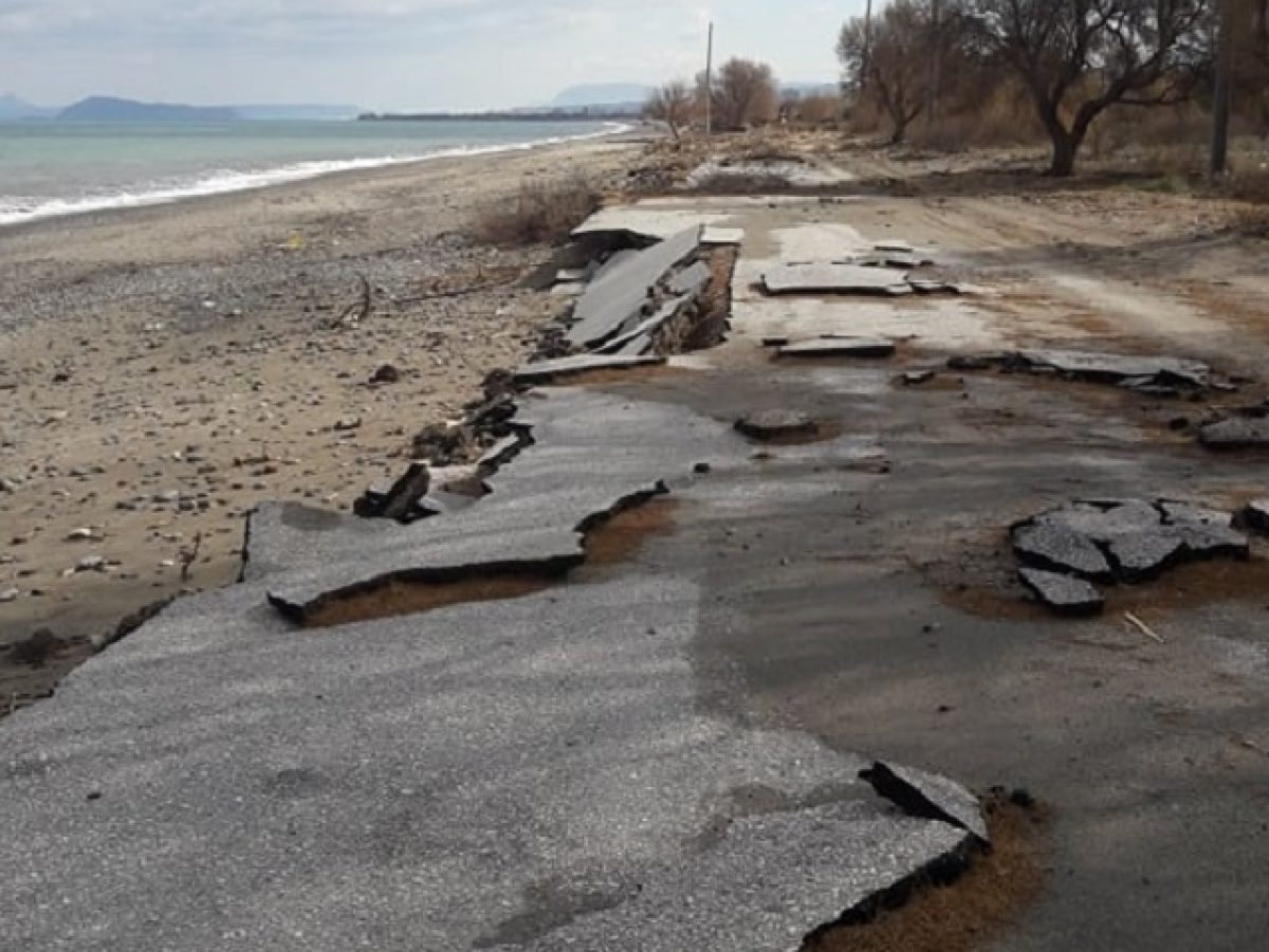 Σοβαρές επιπτώσεις στο φυσικό περιβάλλον και τον τουρισμό από τη διάβρωση των ακτών