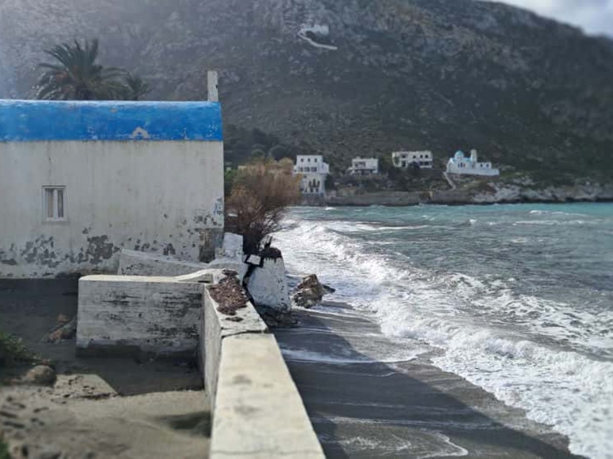 Σοβαρές ζημιές στην παραλία Καντουνιού από την “προβέτζα” – Πλήγμα και στην Παναγίτσα (video)