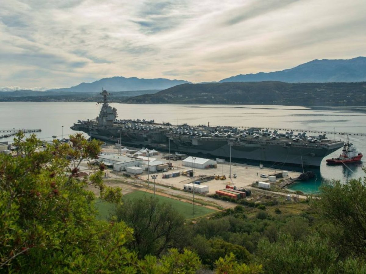 Στα Χανιά η ναυαρχίδα του αμερικανικού στόλου, το αεροπλανοφόρο “Φορντ”
