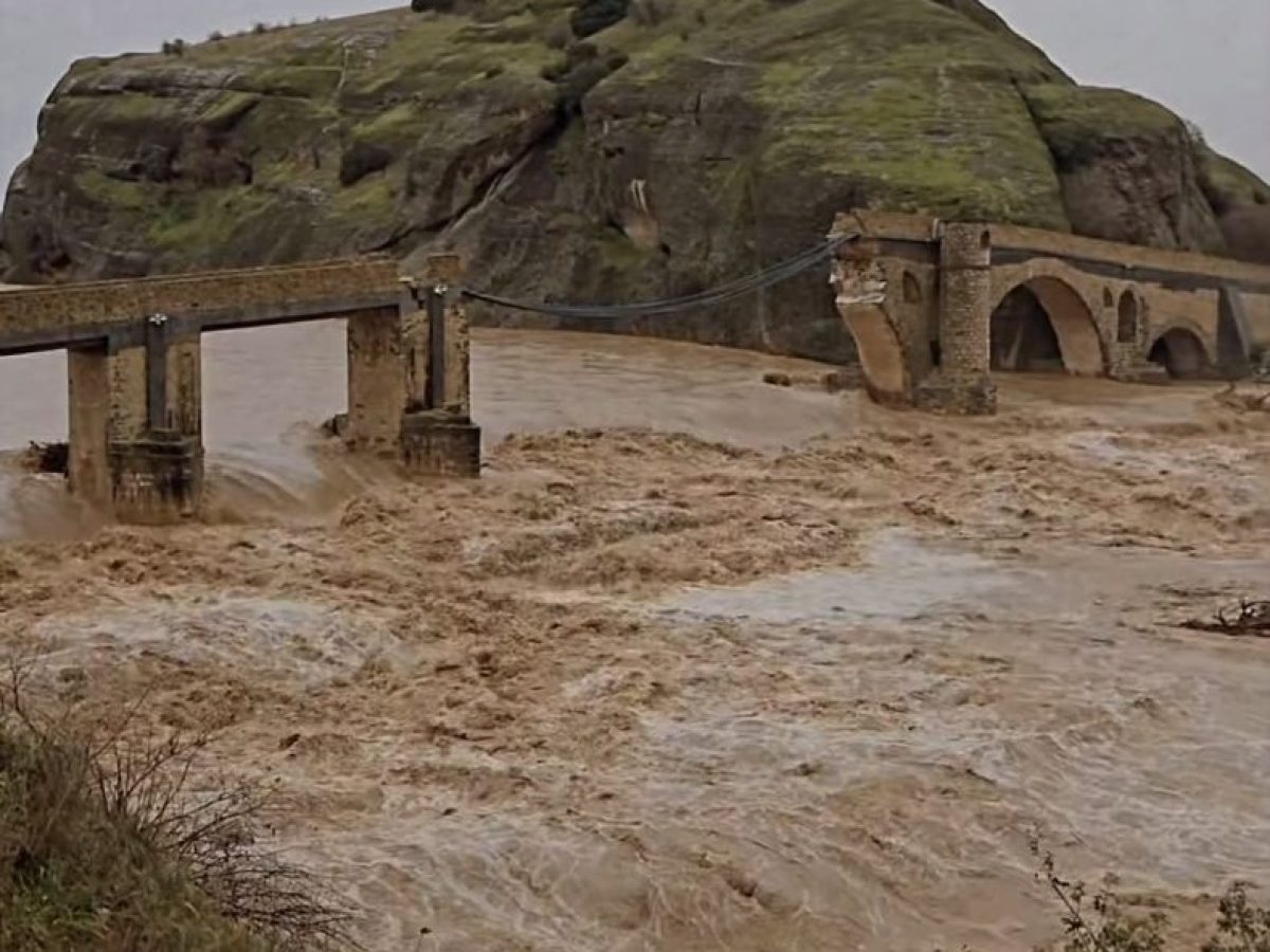 Στα όρια των αναχωμάτων οι ποταμοί στα Τρίκαλα(foto)