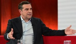 sti-larisa-o-&Alpha;lexis-tsipras