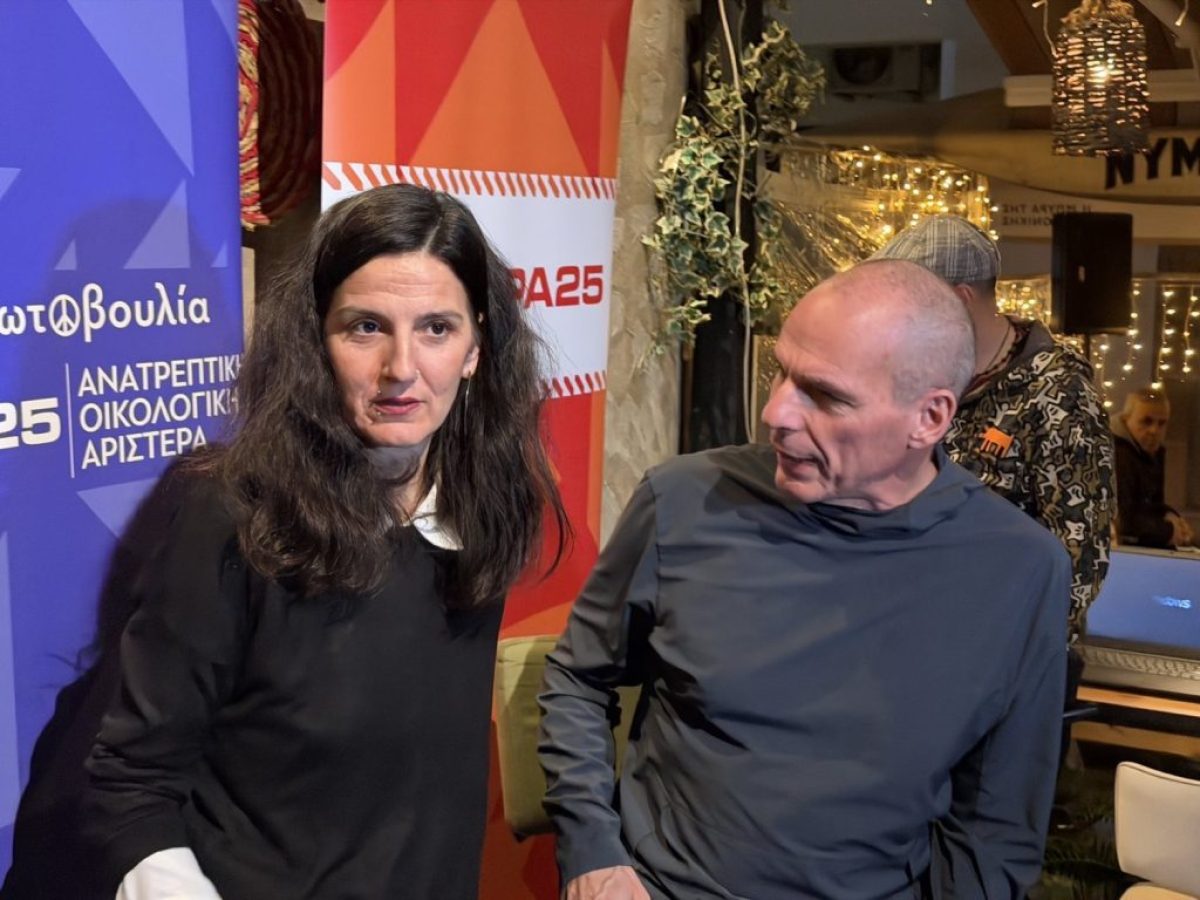 Στη Λάρισα ο Γιάνης Βαρουφάκης – Συνομίλησε με πολίτες όλων των ηλικιών (φώτο και βίντεο)