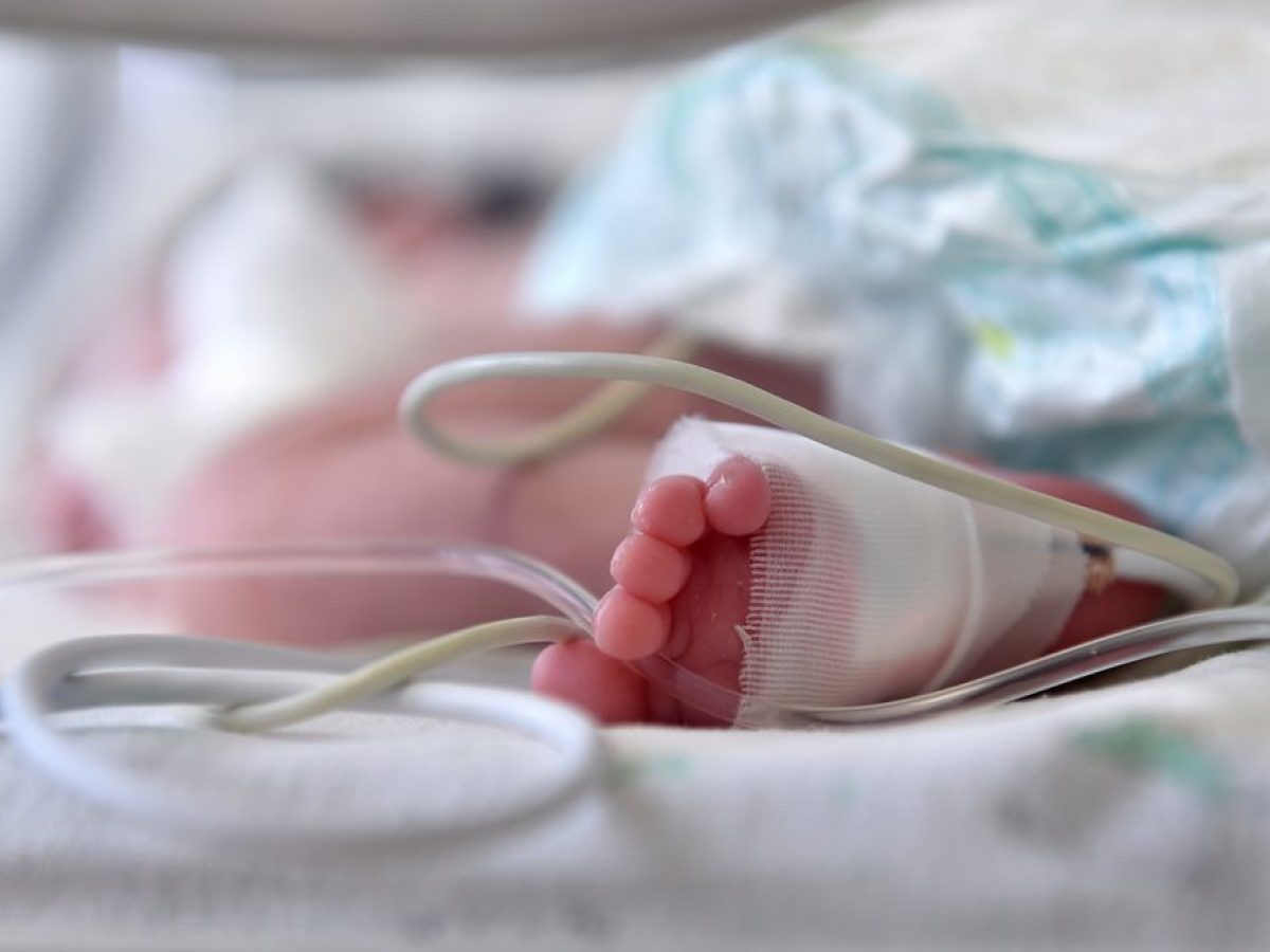 Στη ΜΕΘ Ρίου σε κρίσιμη κατάσταση βρέφος με μηνιγγίτιδα, μεταφέρθηκε από τη Ζάκυνθο