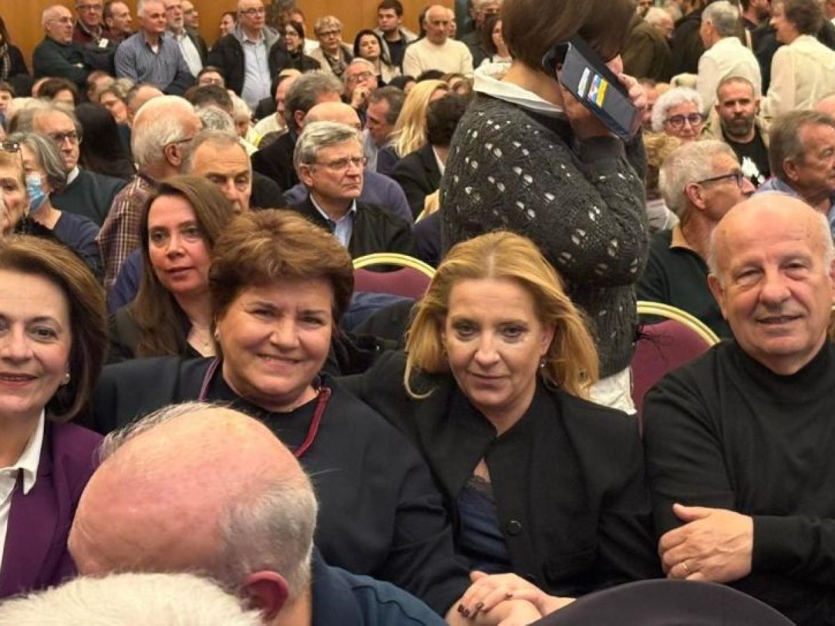 Στη πρώτη γραμμή στην ομιλία Τσίπρα στη Λάρισα ο Σιμορέλης