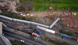 sti-sigkentrosi-mnimis-gia-ta