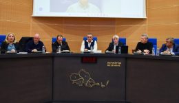 stin-pigi-trikalon-to-pagkosmio-3