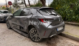 sto-aftoforo-i-tragoudistria-pou-1