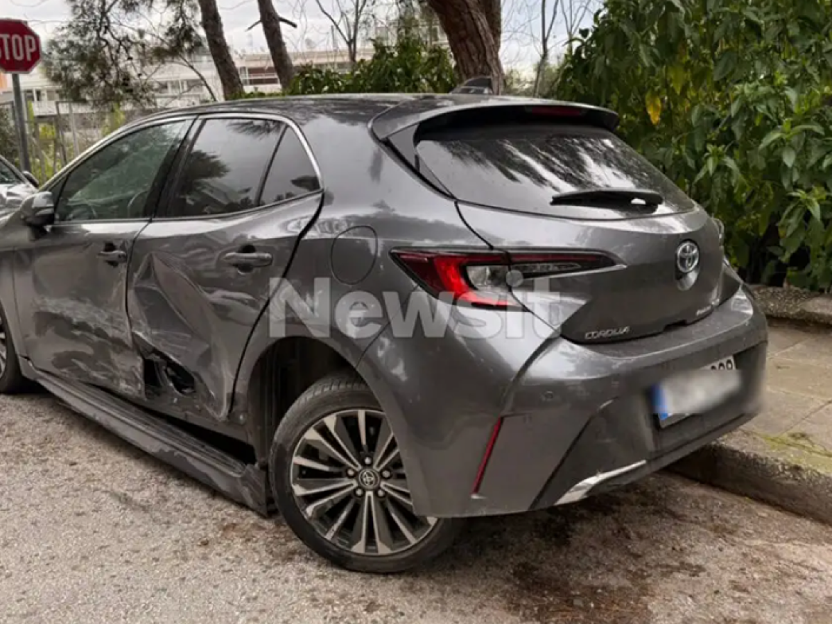 Στο αυτόφωρο η τραγουδίστρια που οδηγούσε μεθυσμένη και πήρε σβάρνα πέντε αυτοκίνητα