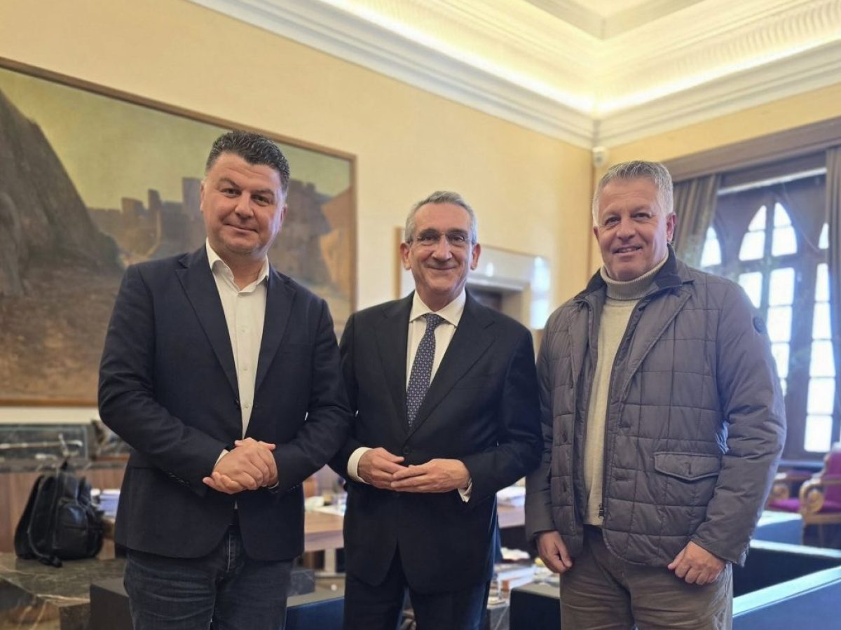 Στο επίκεντρο η Πάτμος – Συνεργασία Περιφέρειας και Δήμου για αποχέτευση και κλειστό γυμναστήριο