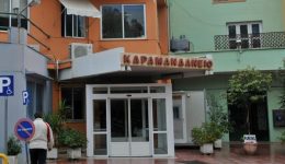 sto-karamandanio-7chronos-meta-apo