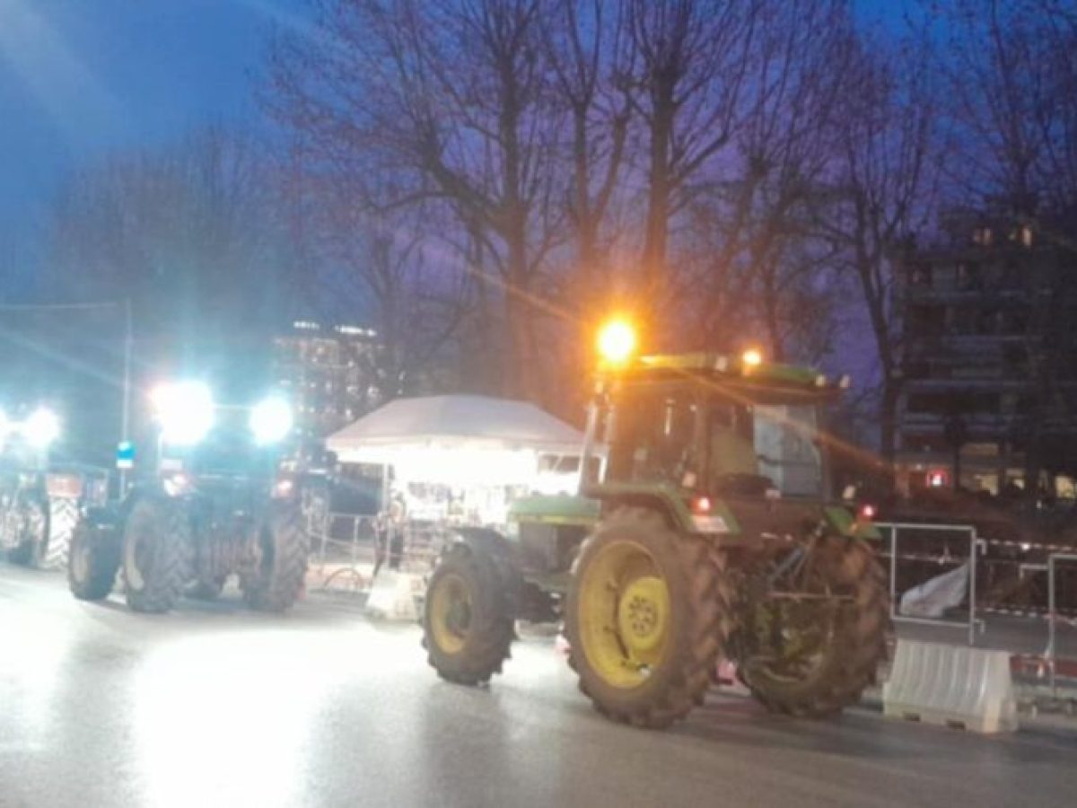 Στους δρόμους των Τρικάλων ξανά οι αγρότες – Κινητοποίηση με τρακτέρ στο κέντρο της πόλης