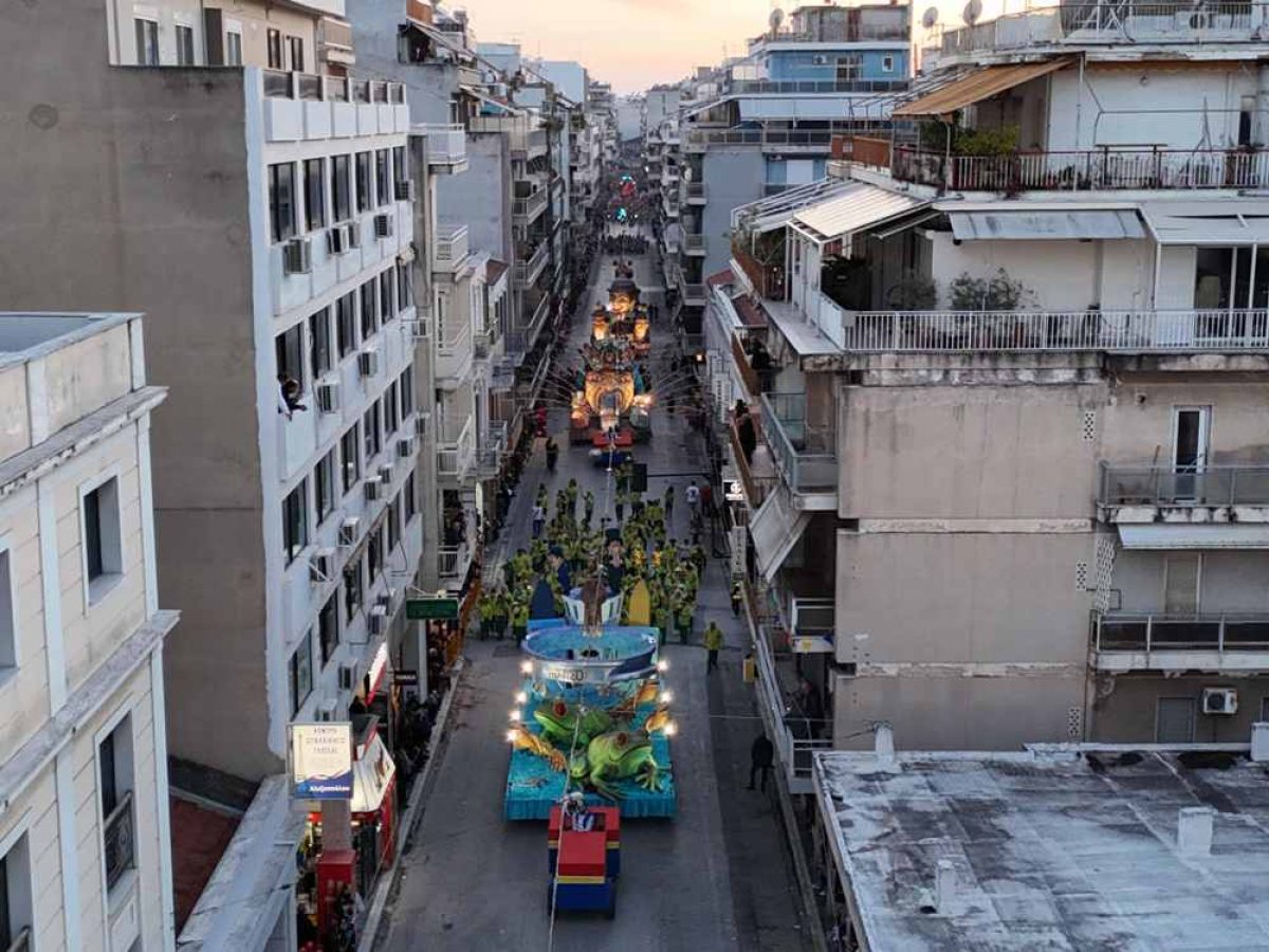 Τα άρματα του Δήμου Πατρέων στις παρελάσεις του τελευταίου τριημέρου και οι δημιουργοί τους