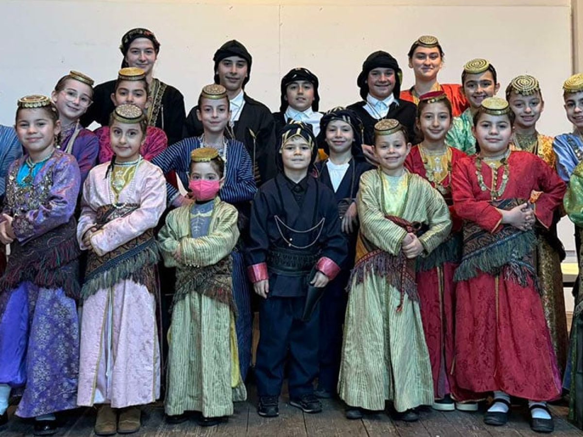 Τα χάταλα της Ένωσης Ποντίων Μελισσίων έκλεψαν την παράσταση στην κοπή της πίτας