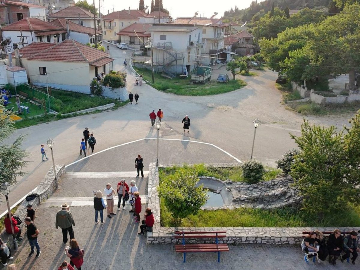 Τελετή ονοματοδοσίας υπαίθριου χώρου άθλησης Βουλιαγμένης σε “Γυμναστήριο Κωνσταντίνα – Ελένη Δημητροπούλου”