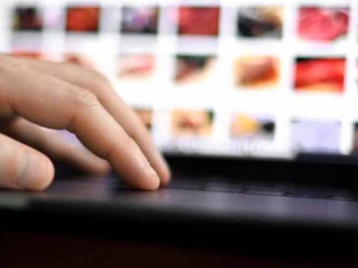 Τέσσερις συλλήψεις για πορνογραφία ανηλίκων μέσω διαδικτύου – H μία στη Λάρισα!