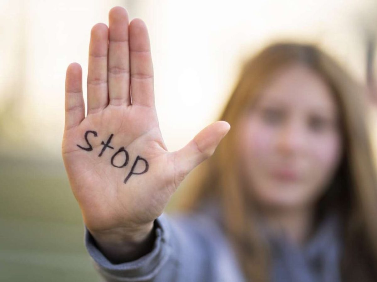 «Θα το ξαναέκανα και με μωβ μάτι» λέει η δασκάλα μετά τον άγριο ξυλοδαρμό