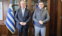 thanasis-kavvadas-me-3-atoma-1