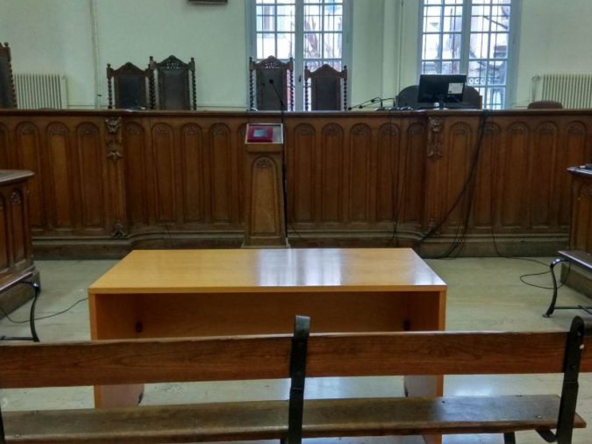 &Theta;&epsilon;&sigma;&sigma;&alpha;&lambda;&omicron;&nu;ί&kappa;&eta;: &Alpha;&theta;&omega;ώ&theta;&eta;&kappa;&alpha;&nu; &epsilon;&pi;&tau;ά ά&tau;&omicron;&mu;&alpha; &gamma;&iota;&alpha; &omicron;&pi;&alpha;&delta;&iota;&kappa;ό &epsilon;&pi;&epsilon;&iota;&sigma;ό&delta;&iota;&omicron; &pi;&omicron;&upsilon; ά&phi;&eta;&sigma;&epsilon; &sigma;&epsilon; &kappa;&omega;&mu;&alpha;&tau;ώ&delta;&eta; &kappa;&alpha;&tau;ά&sigma;&tau;&alpha;&sigma;&eta; 20&chi;&rho;&omicron;&nu;&omicron;