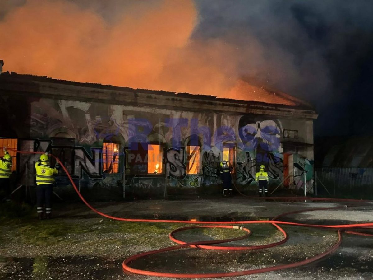 Θεσσαλονίκη: Φωτιά μέσα στο πρώην στρατόπεδο Κόδρα στην Καλαμαριά (ΦΩΤΟ+ΒΙΝΤΕΟ)