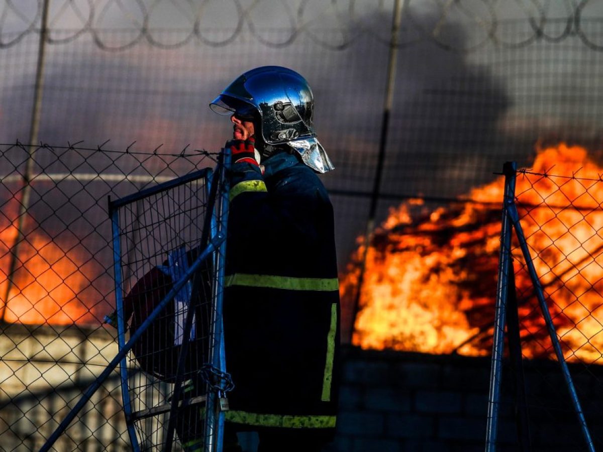 Θεσσαλονίκη: Φωτιά στον αύλειο χώρο της Πολυτεχνικής Σχολής του ΑΠΘ