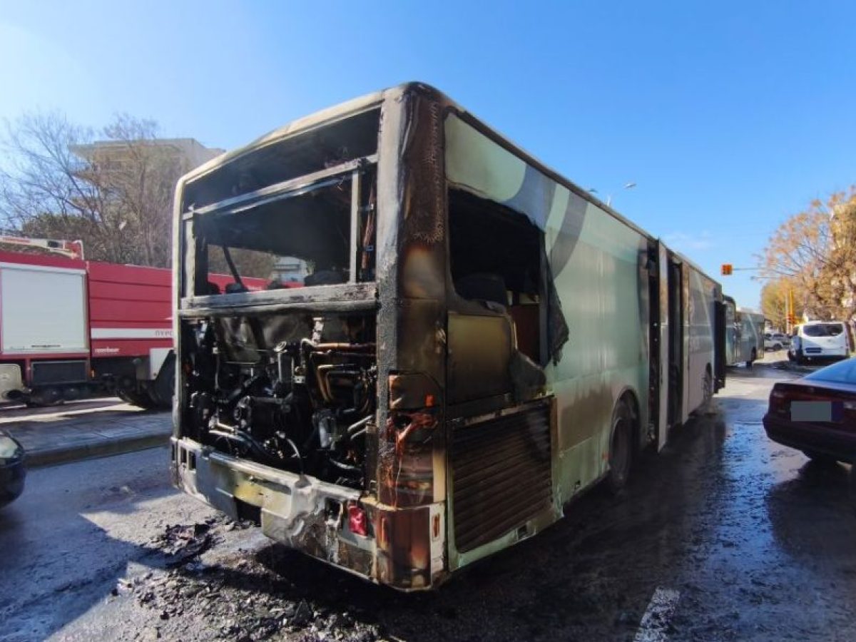 Θεσσαλονίκη: “Καρατομήθηκαν” οι επικεφαλής του ΟΣΕΘ μετά τα συνεχή περιστατικά με φωτιές σε λεωφορεία