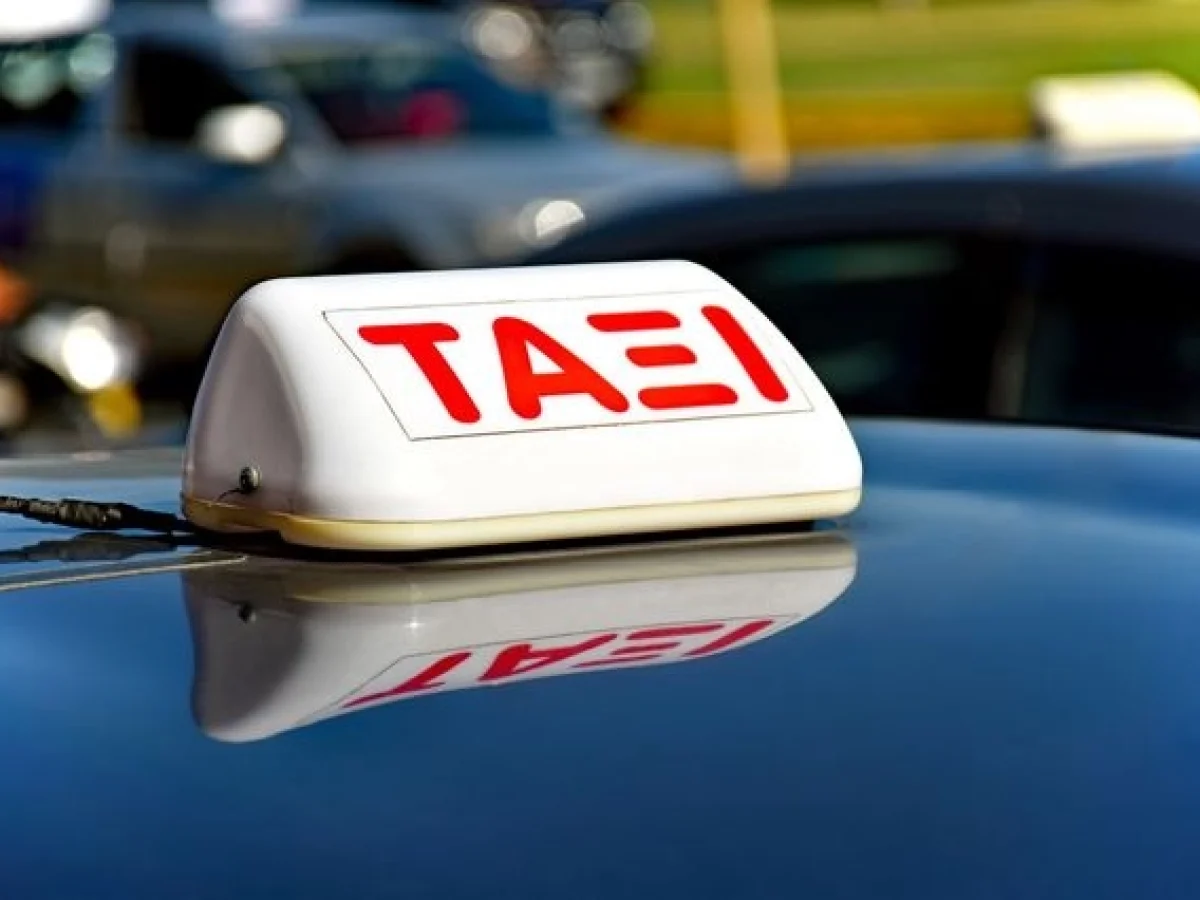 Θεσσαλονίκη: Οδηγός ταξί χρέωνε με εφαρμογή αντί για ταξίμετρο