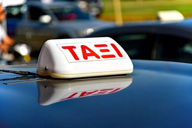 thessaloniki-odigos-taxi-chreone-me
