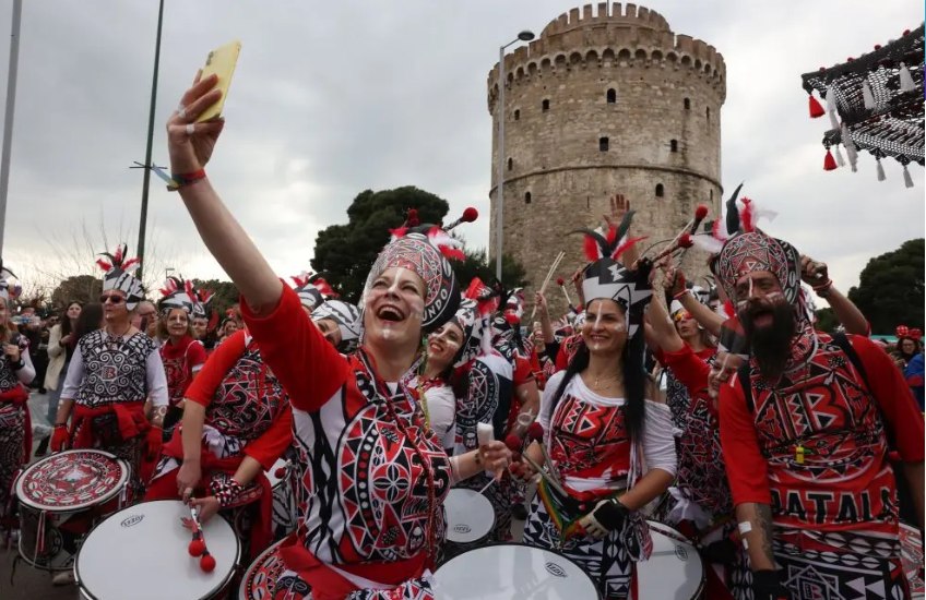 thessaloniki-se-apokriatiko-pireto-parelasi