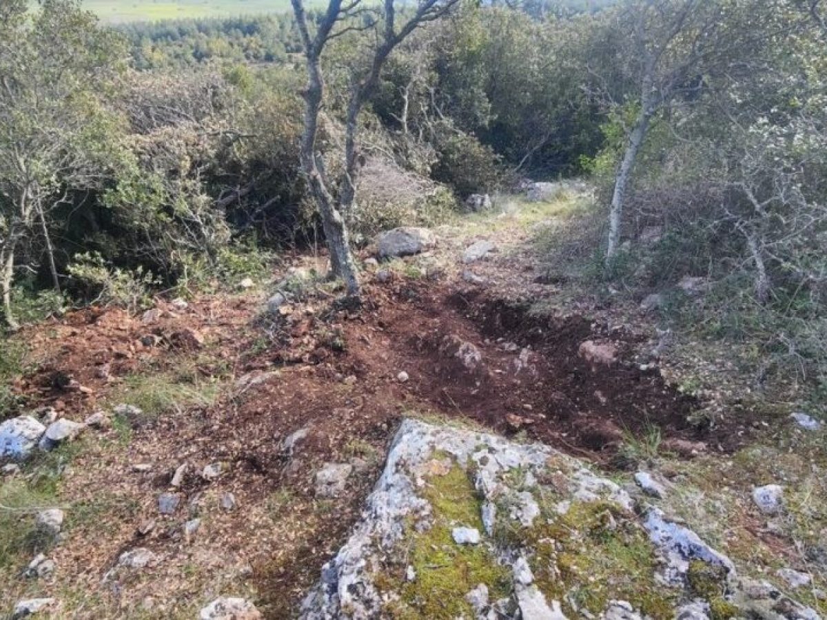 Θεσσαλονίκη: Αρχαιοκάπηλοι πιάστηκαν επί το έργον – Χειροπέδες σε τρεις άνδρες