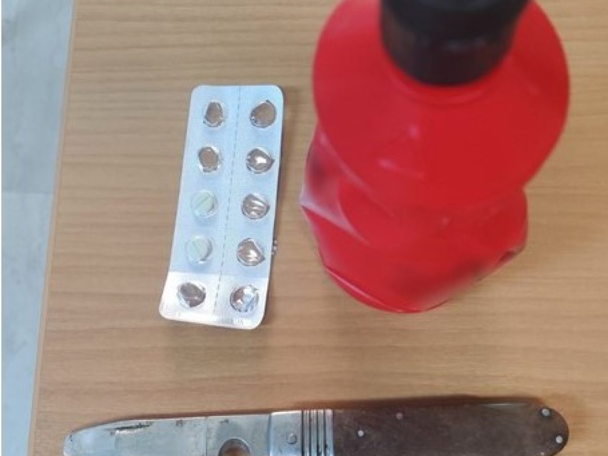 Την ακινητοποίησε όμως η δράστιδα της έριξε υδροχλωρικού οξέος στο πρόσωπο.