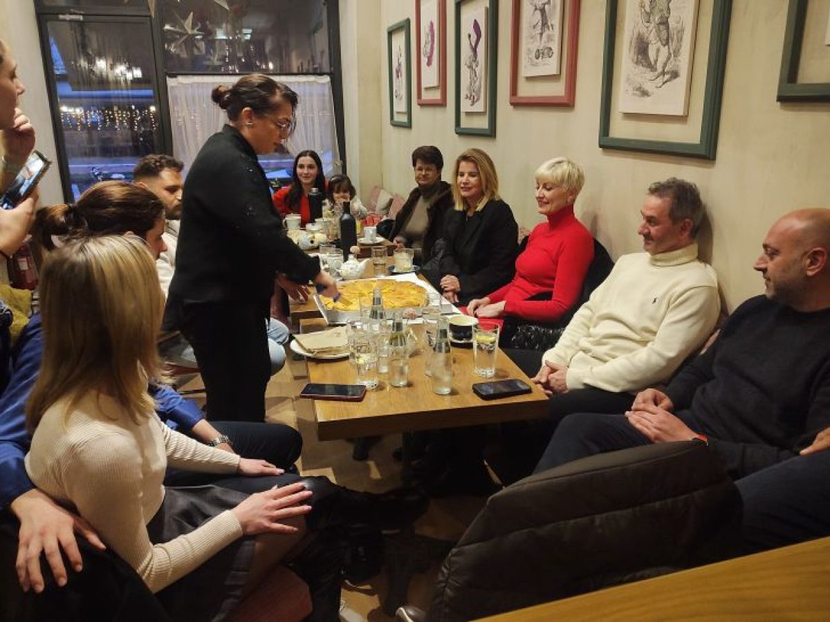 Την πίτα του έκοψε το υδατογυμναστήριο Life Walkers