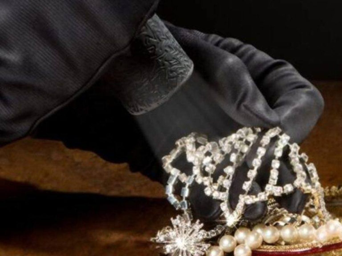 Της άρπαξαν τα κοσμήματα με πρόσχημα… επίδομα!