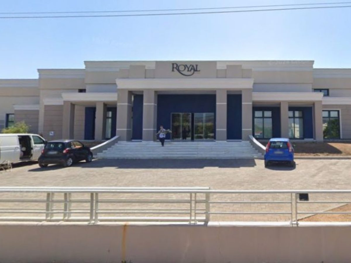 Τίτλοι τέλους για το εμβληματικό Royal στην Δαλαμανάρα