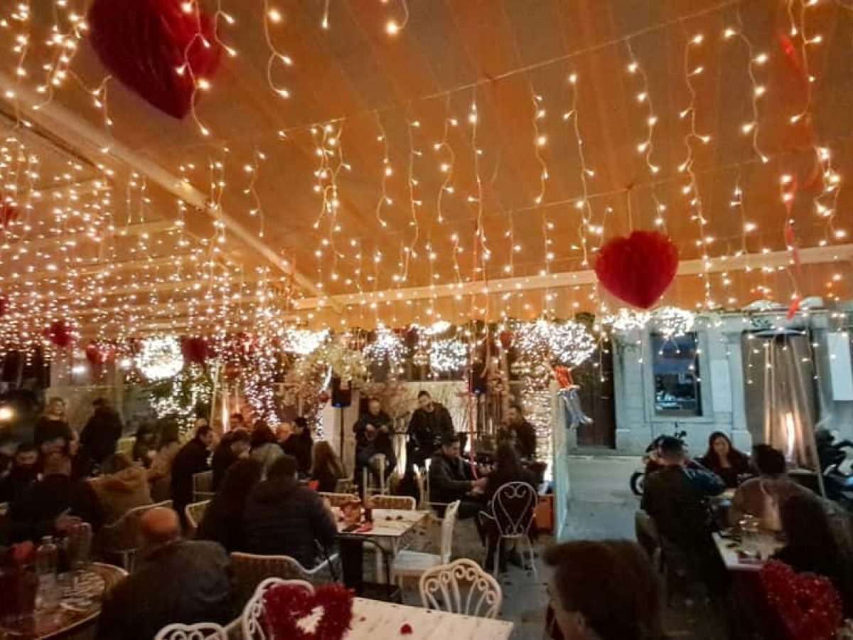 Το “De Mercado” γιόρτασε τον Άγιο Βαλεντίνο σε μία ξεχωριστή βραδιά-Εξαιρετικό φαγητό,υπέροχη μουσική, εντυπωσιακή διακόσμηση και πολύ κέφι (video)