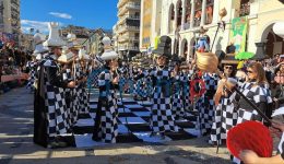 to-Gnomip.gr-stin-megali-parelasi