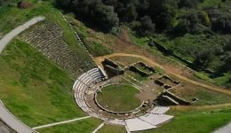 to-archeo-theatro-stratou-2.300