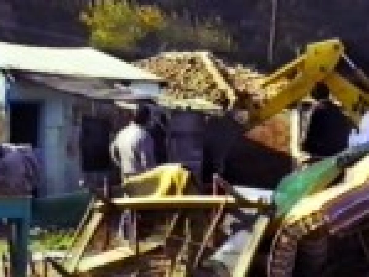 Το γκρέμισμα των παραγκών στον Αϊ Γιάννη (1988)