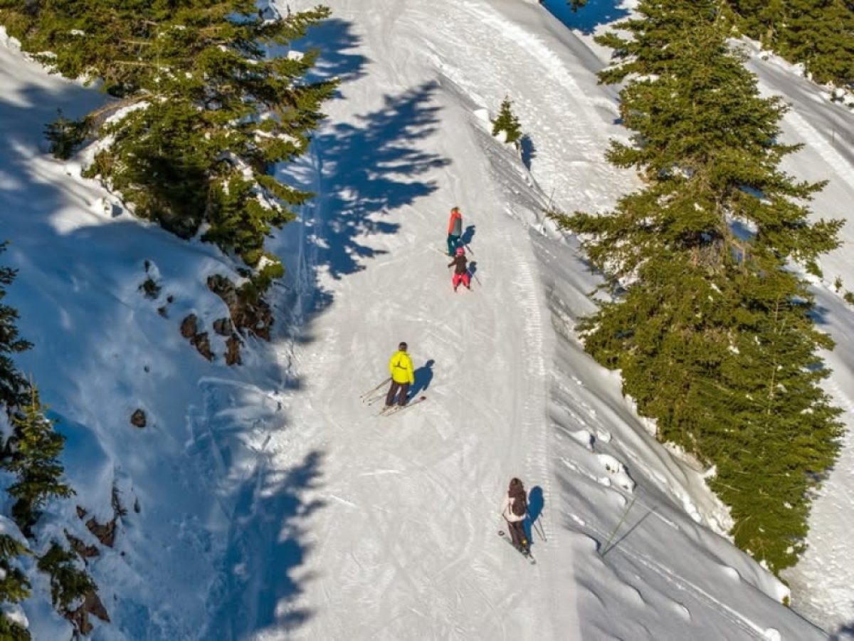 Το Μαίναλο ξαναζωντανεύει με χιόνι και πίστες έτοιμες για δράση