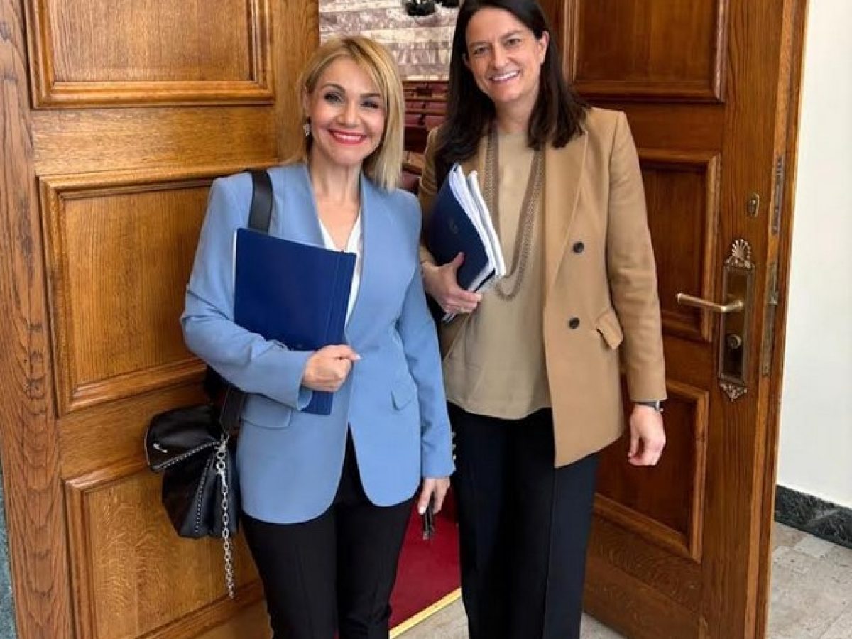 Το ζήτημα των ξεναγών και των ενσήμων τους έθεσε η Μίκα Ιατρίδη στην Υπ. Εργασίας, Νίκη Κεραμέως