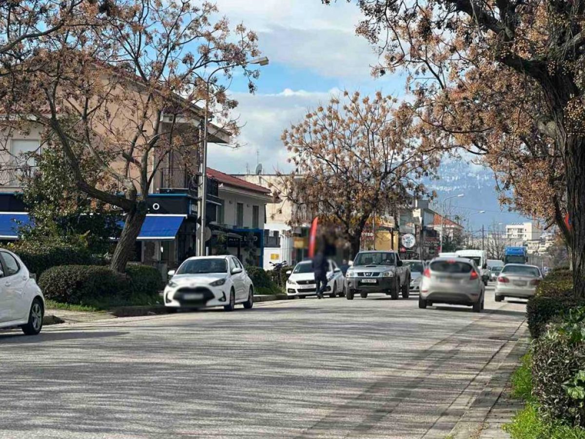 Τρίκαλα: Μαζί με τον καφέ στην Λαρίσης… δώρο και κλήση Τροχαίας