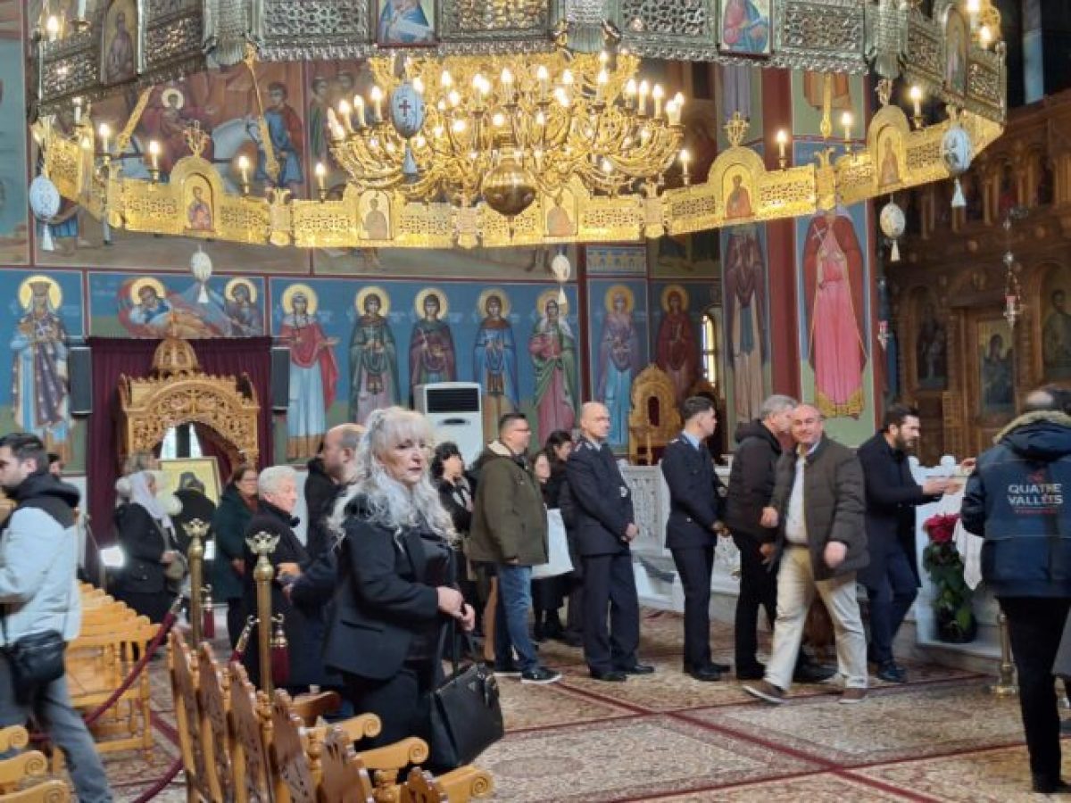 Τρισάγιο και κατάθεση στεφάνων τελέστηκαν στη μνήμην των Αστυνομικών που χάθηκαν εν ώρα καθήκοντος, στο Μνημείο των πεσόντων Αστυνομικών στο Αστυνομικό Μέγαρο Κομοτηνής (φωτος)