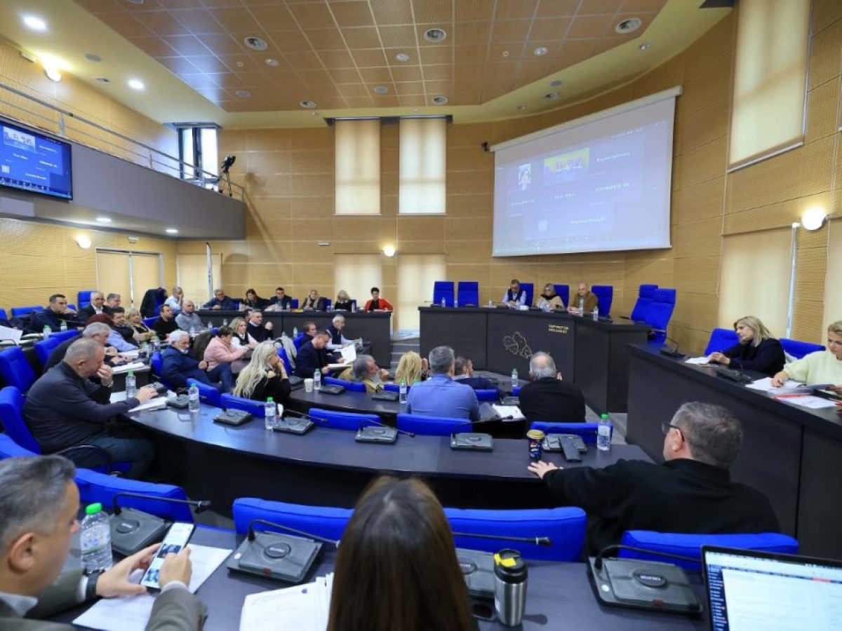 Τρισάγιο στη μνήμη των θυμάτων σε Τέμπη και ΒΙΟΛΑΝΤΑ στο Περιφερειακό Συμβούλιο Θεσσαλίας