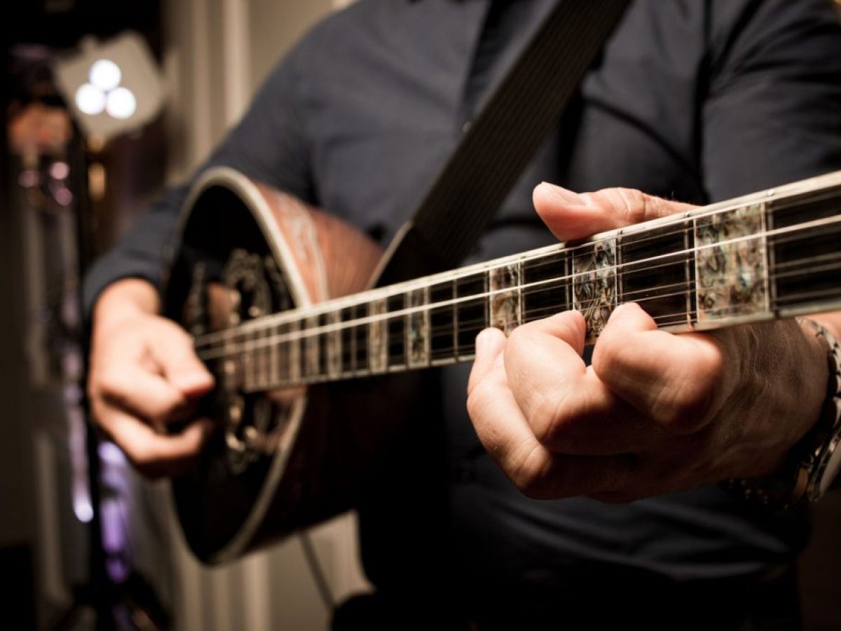 Τρώγοντας και τραγουδώντας στις Στις Ελιές του Παππού